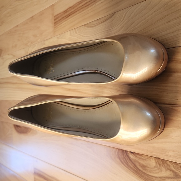 Joan & David pearly nude pink patent platform heels - Picture 5 of 8